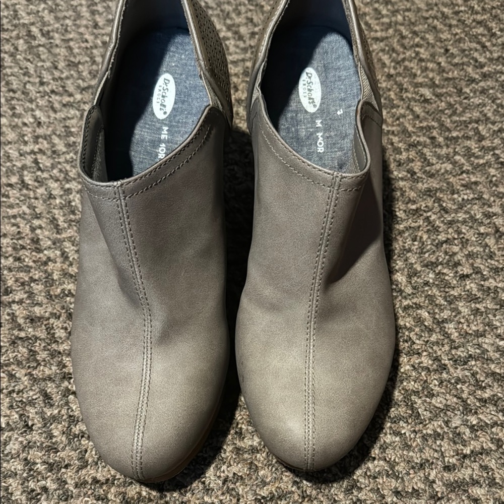 Ladies memory foam Dr. Scholl’s. Size 9.